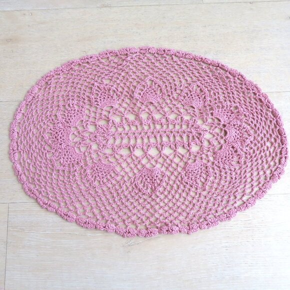Vintage Handmade Crocheted Oval Doily Mauve Pink Lace Pattern Home Decor 19.5" - Picture 5 of 6